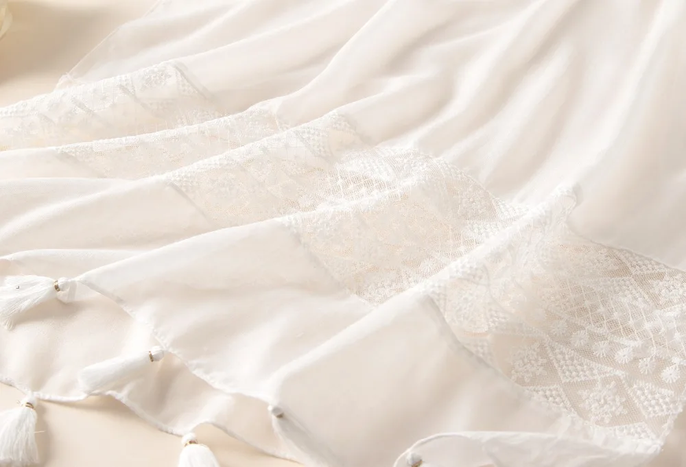 2026 New Fashion White Lace Floral Tassel Viscose Shawl Scarf Luxury Brand Laser Cut Wrap Oversized Pashmina Sjaal Muslim Hijabs