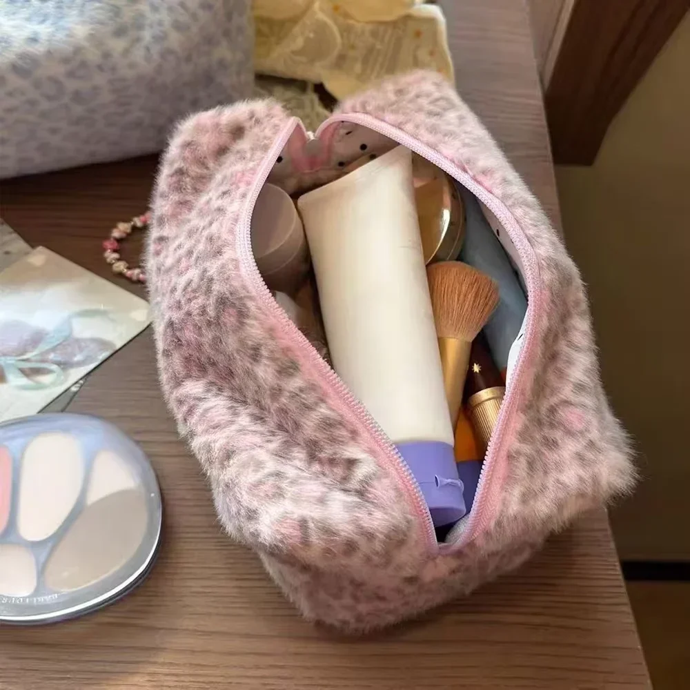 Large Capacity Plush Leopard Print Cosmetic Bag Portable Travel Toiletry Bag High Quality Ladies Makeup Organizer Storage Bag