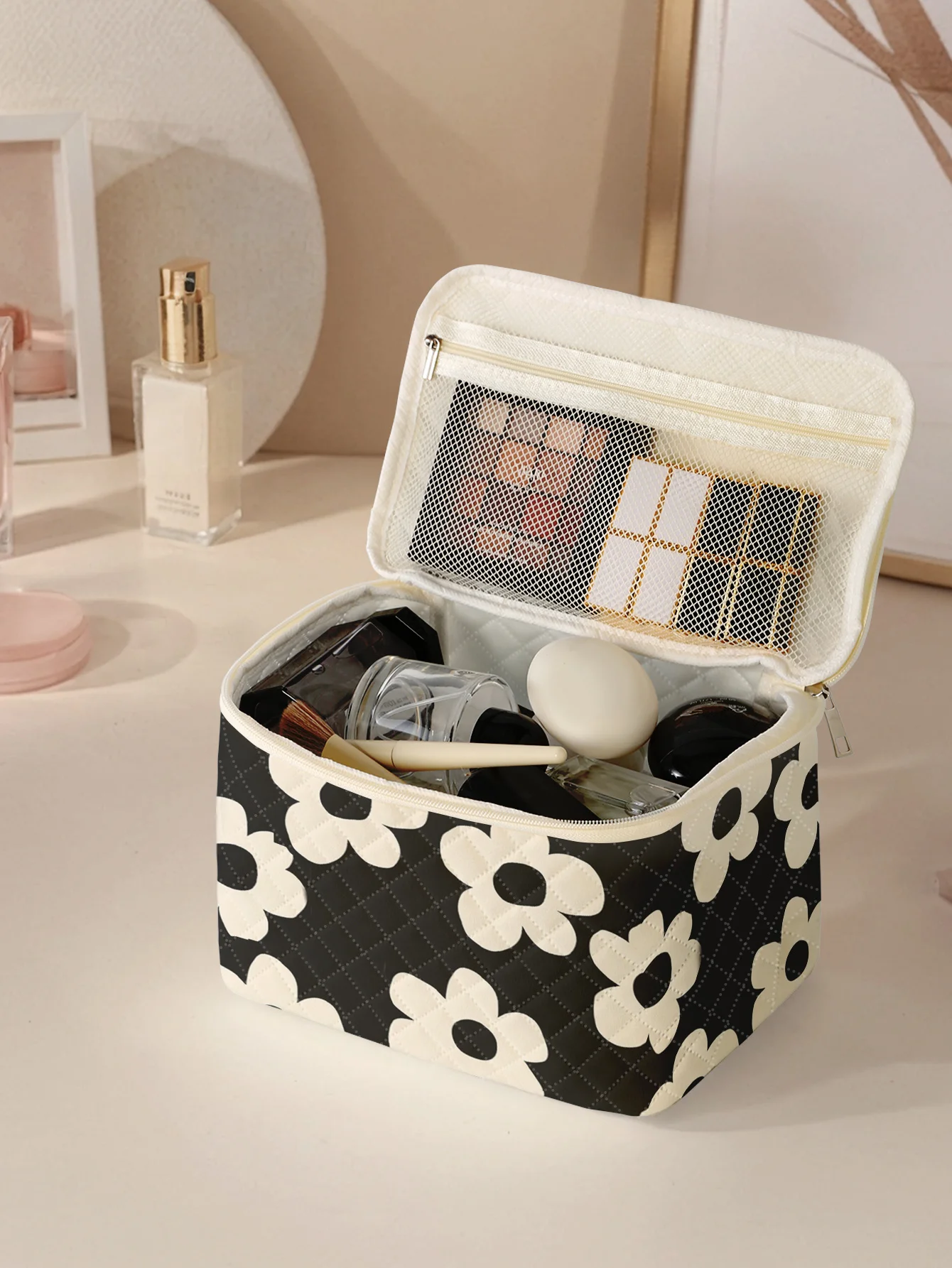 1pc，Portable travel cosmetics with small yellow flower patterns, large capacity travel storage bag, cute and stylish makeup bag