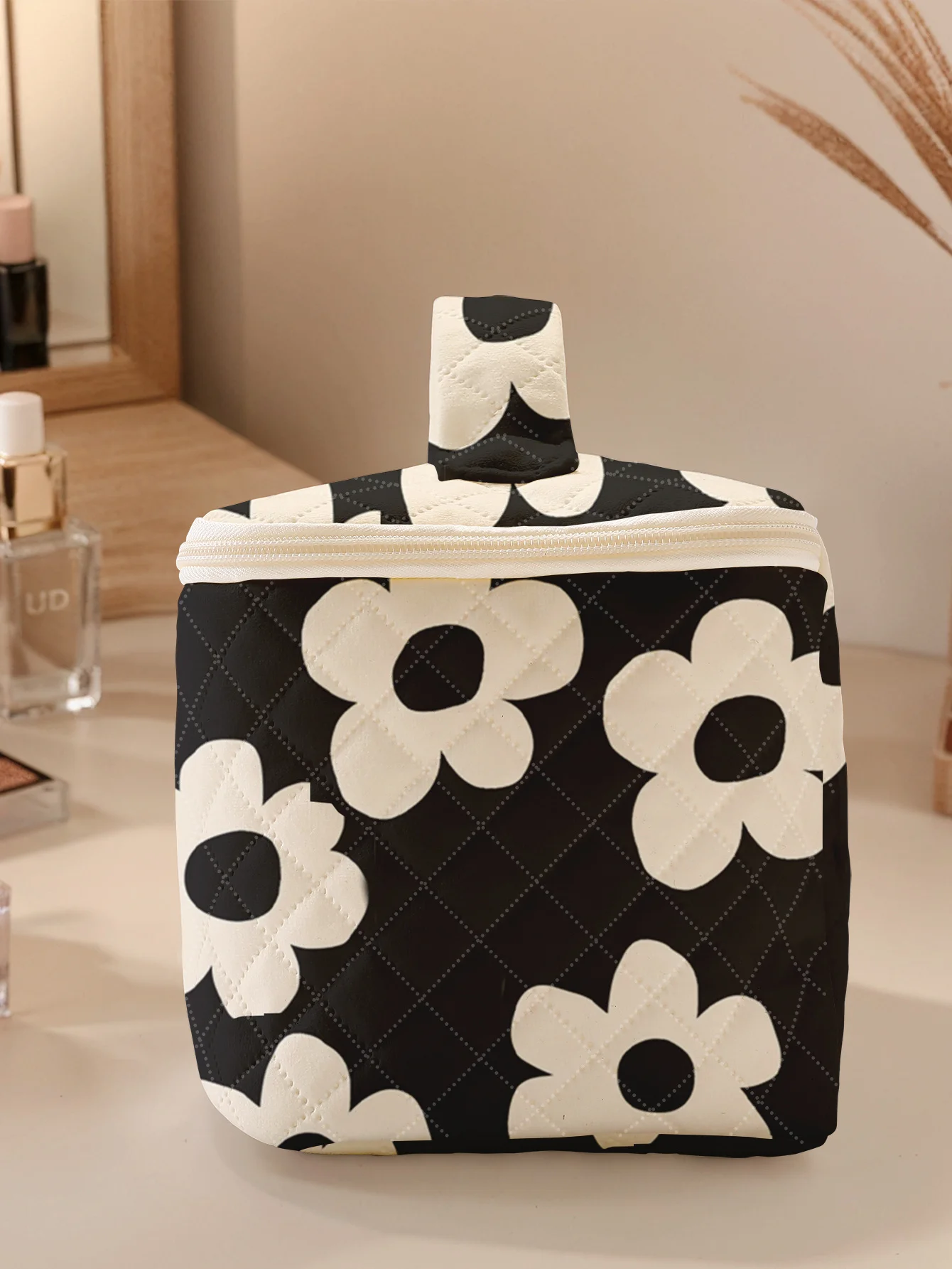 1pc，Portable travel cosmetics with small yellow flower patterns, large capacity travel storage bag, cute and stylish makeup bag