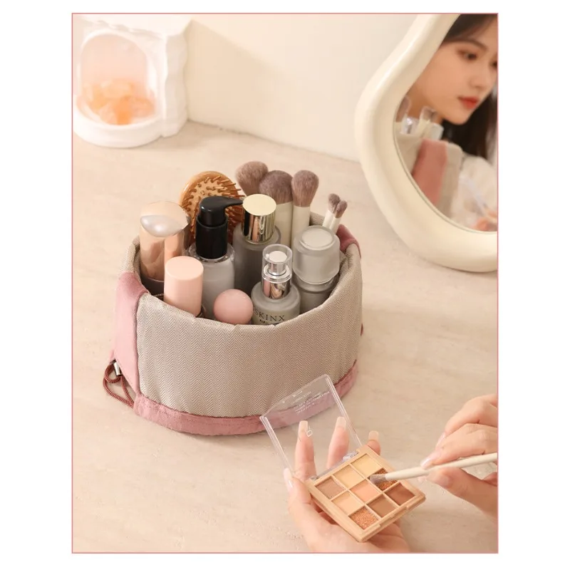 Autumn and winter new Dutch velvet pocket leather label version travel makeup storage bag lazy makeup bag large capacity Autumn and winter new Dutch velvet pocket leather label version travel makeup storage bag lazy makeup bag large capacity
