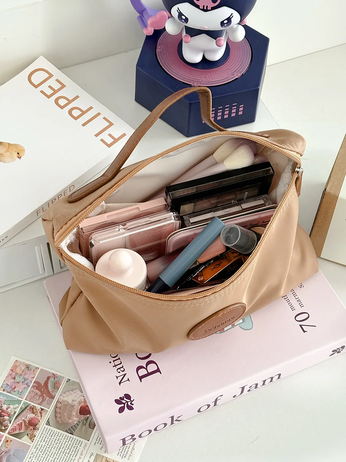 YT's new high-quality, stylish, lightweight, unisex portable toiletry bag with leather label, nylon handbag for makeup