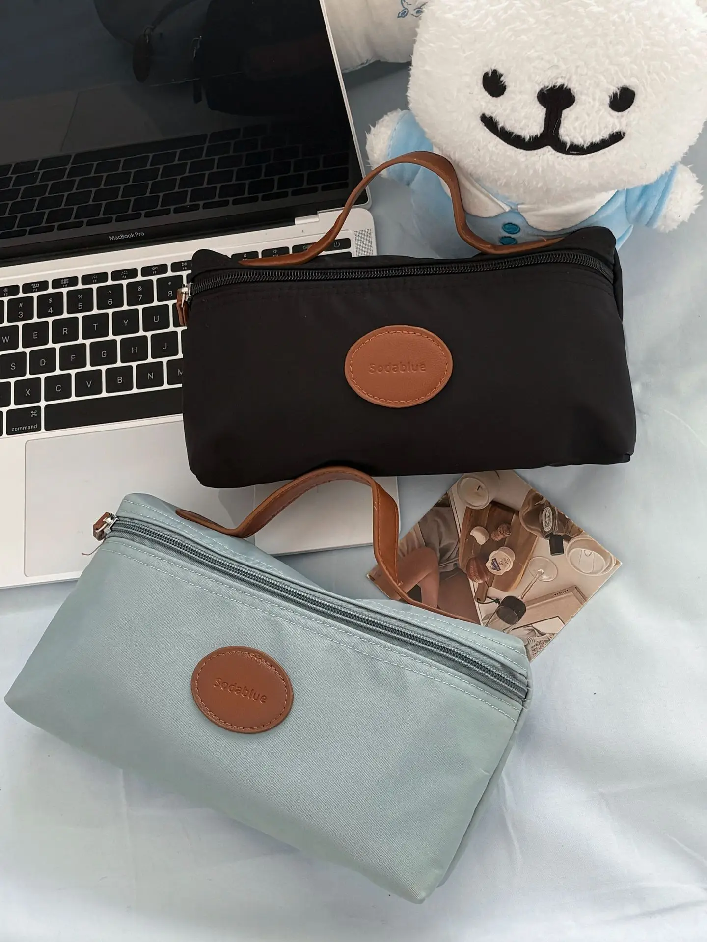 YT's new high-quality, stylish, lightweight, unisex portable toiletry bag with leather label, nylon handbag for makeup